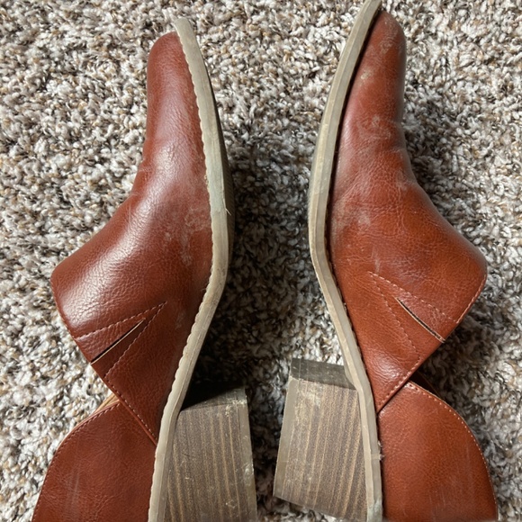 Universal Thread Booties - Picture 4 of 4